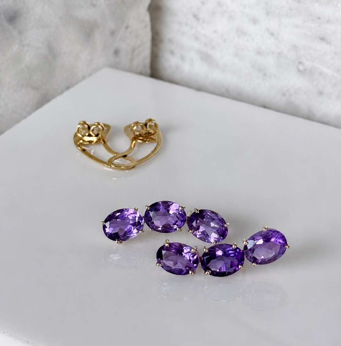 Anel e brincos em ouro com ametistas — Fê Ponto Joias